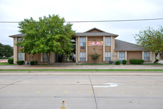 Lakeview Village in Garland, TX - Building Photo - Building Photo