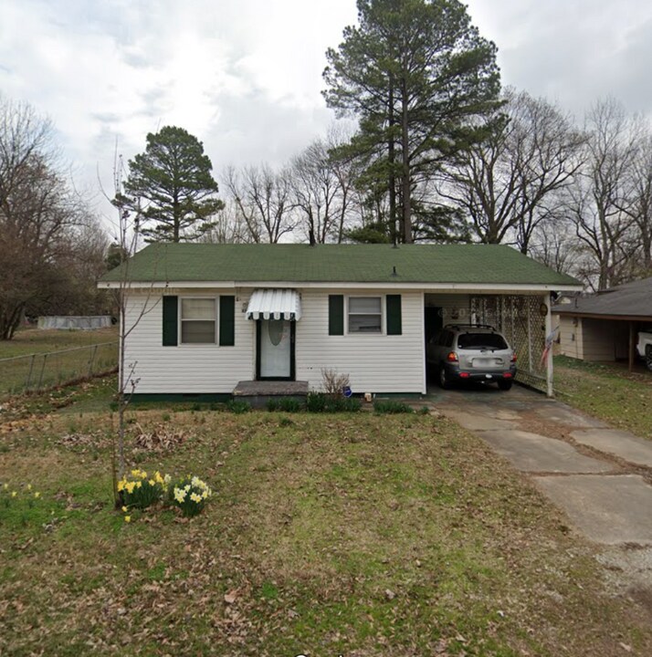 819 Rector Rd in Paragould, AR - Building Photo