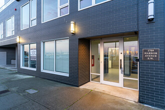 1709 Harbor Ave SW in Seattle, WA - Building Photo - Building Photo