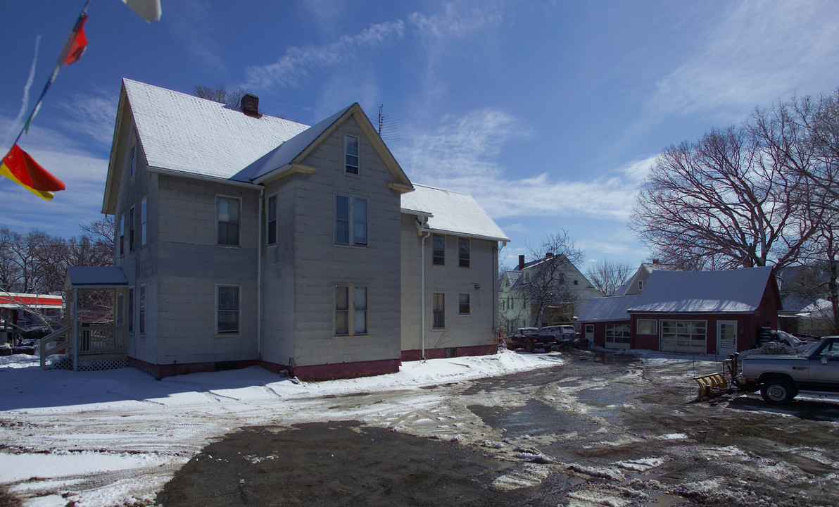 414 South St in Holyoke, MA - Building Photo