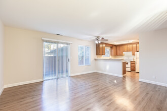 599 Blossom Way in Hayward, CA - Building Photo - Interior Photo