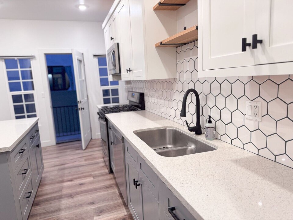 3015 Somerset Dr in Los Angeles, CA - Building Photo