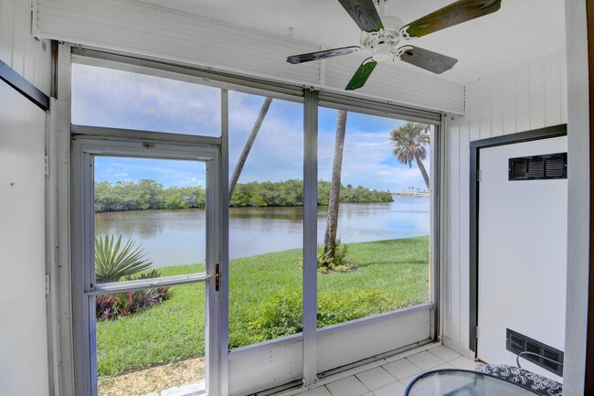 2600 S Kanner Hwy in Stuart, FL - Foto de edificio - Building Photo