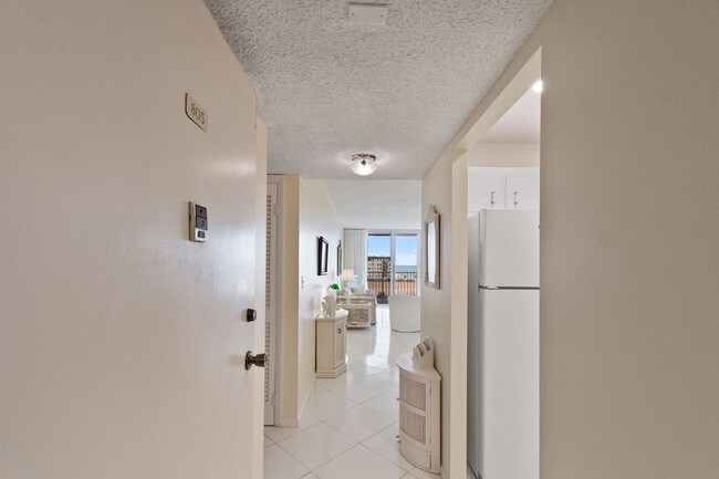 3540 S Ocean Blvd-Unit -805 in South Palm Beach, FL - Foto de edificio - Building Photo