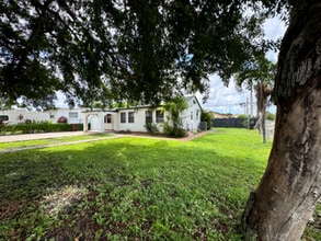 602 E 50th St in Hialeah, FL - Building Photo - Building Photo