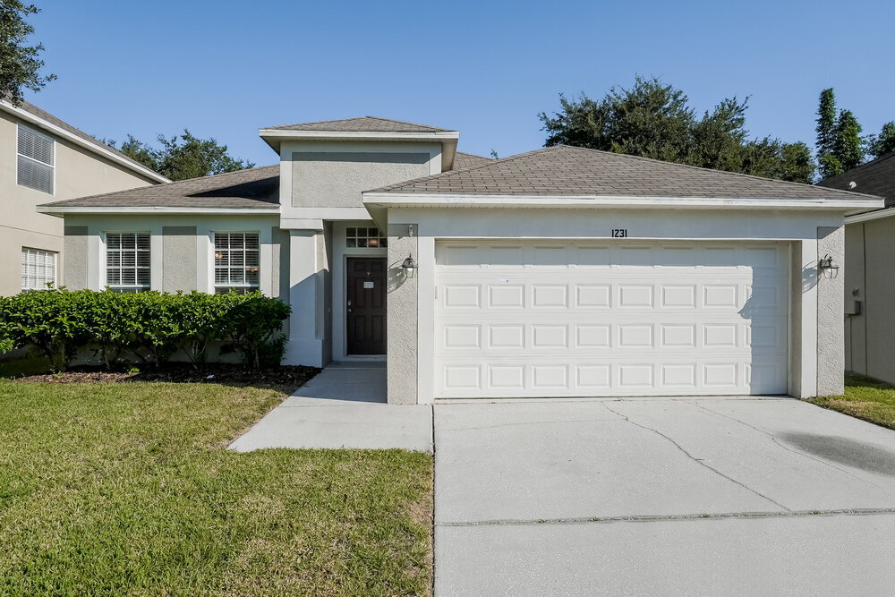 1231 Loretto Cir in Odessa, FL - Foto de edificio