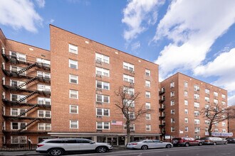 King Apartments in Elmhurst, NY - Building Photo - Building Photo