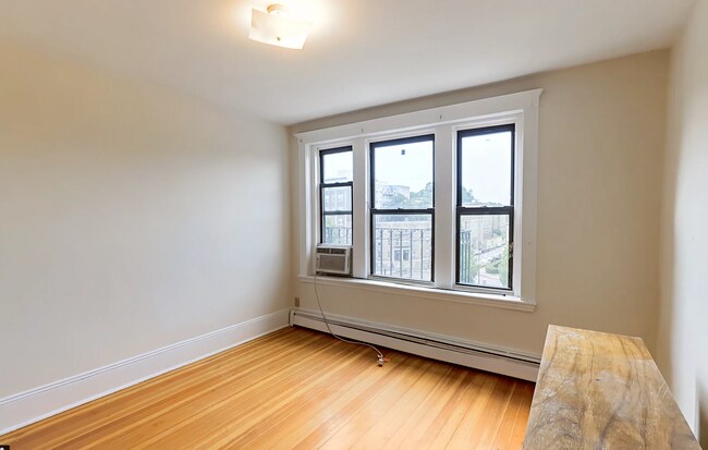 1678 Commonwealth Ave, Unit 4 in Boston, MA - Foto de edificio - Building Photo