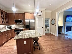 11 Perimeter Center E in Atlanta, GA - Building Photo - Building Photo