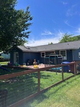 1102 Walnut St in Royse City, TX - Foto de edificio - Building Photo