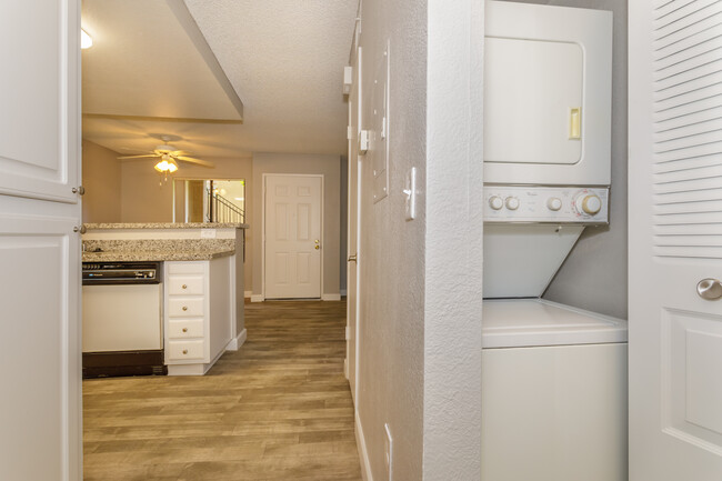 Arbor Pointe Apartments in Sacramento, CA - Building Photo - Interior Photo