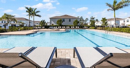 Soluna Townhomes in Naples, FL - Foto de edificio - Building Photo