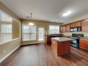 3695 Moor Pointe Dr in Cumming, GA - Foto de edificio - Building Photo