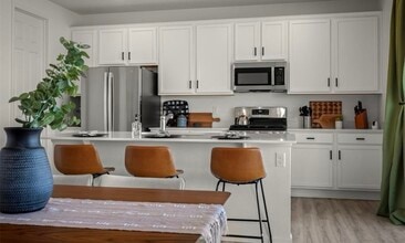 5677 Mammoth Ln in Colorado Springs, CO - Foto de edificio - Building Photo