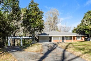 491 Kelly Dr NE in Marietta, GA - Building Photo