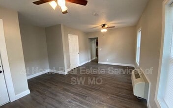 2000 W College St in Springfield, MO - Building Photo - Building Photo