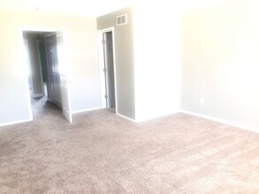 1201 Riviera Dr in Bloomington, IL - Building Photo - Building Photo