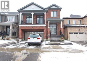 23 Scarletwood St in Hamilton, ON - Building Photo