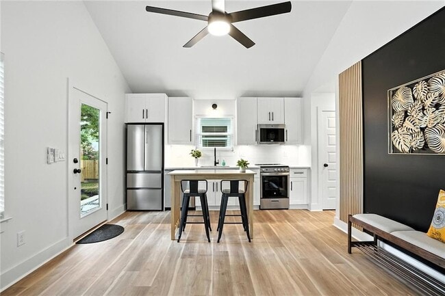 1597 Glenwood Ave SE in Atlanta, GA - Foto de edificio - Building Photo