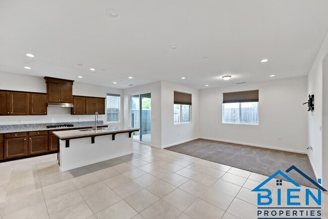 1227 Las Rosas Ave in Clovis, CA - Building Photo - Building Photo