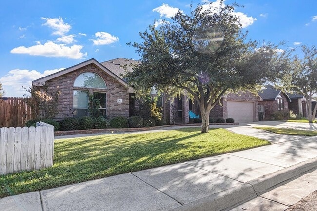 5811 Oak Creek Drive in Midland, TX - Building Photo - Building Photo