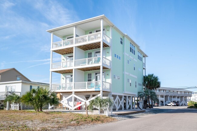 1418 Canal Dr in Carolina Beach, NC - Building Photo - Building Photo