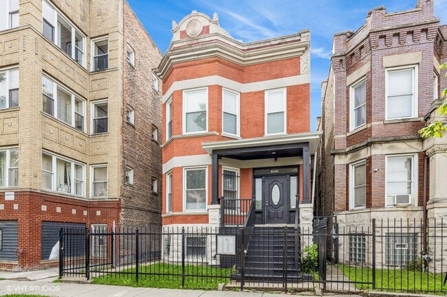 property at 1422 S Avers Ave