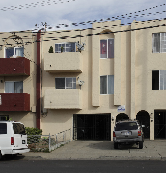 613 Villa St in Daly City, CA - Foto de edificio