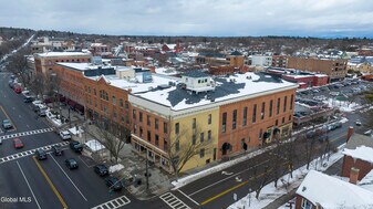 1 Spring St in Saratoga Springs, NY - Building Photo