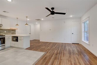 808 Oakhurst St-Unit -4 in Houston, TX - Building Photo - Building Photo