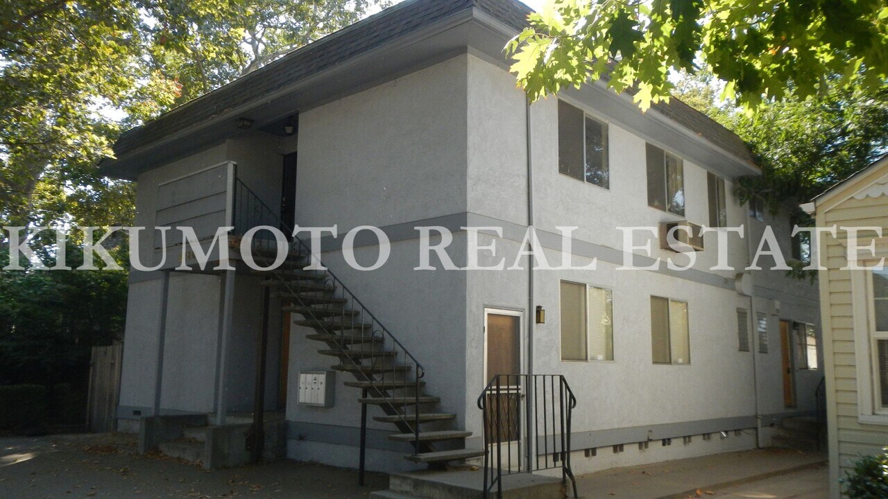 2126 15th St in Sacramento, CA - Building Photo
