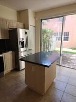 9166 NW 40th Pl in Sunrise, FL - Building Photo - Building Photo