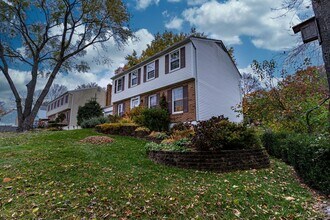 6221 Wilmington Dr in Burke, VA - Building Photo - Building Photo