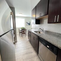 548 W Surf St, Unit 1 in Chicago, IL - Building Photo