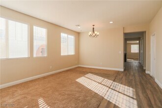 10733 Mentesana Ave in Las Vegas, NV - Building Photo - Building Photo