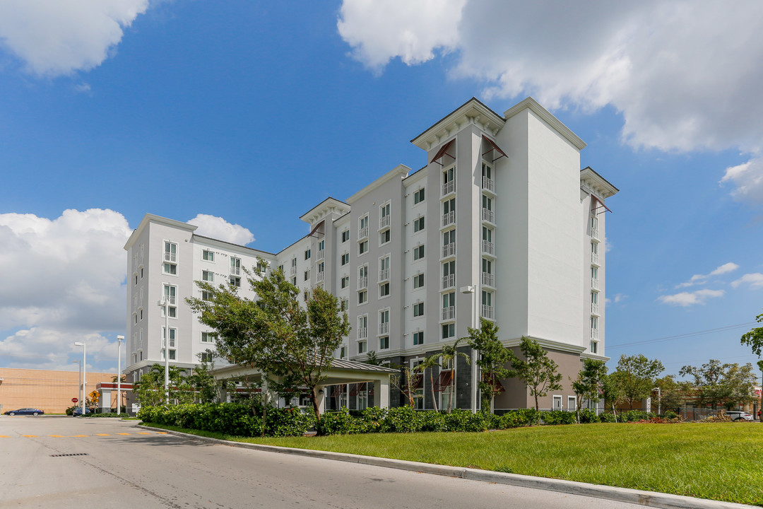 The Pearl Apartments in Miami, FL - Foto de edificio