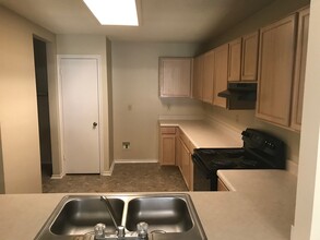 6810 Cape Meadow Dr in Converse, TX - Foto de edificio - Building Photo