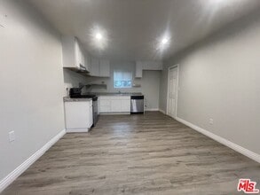 2417 1/2 Mayfield Ave in La Crescenta, CA - Building Photo - Building Photo