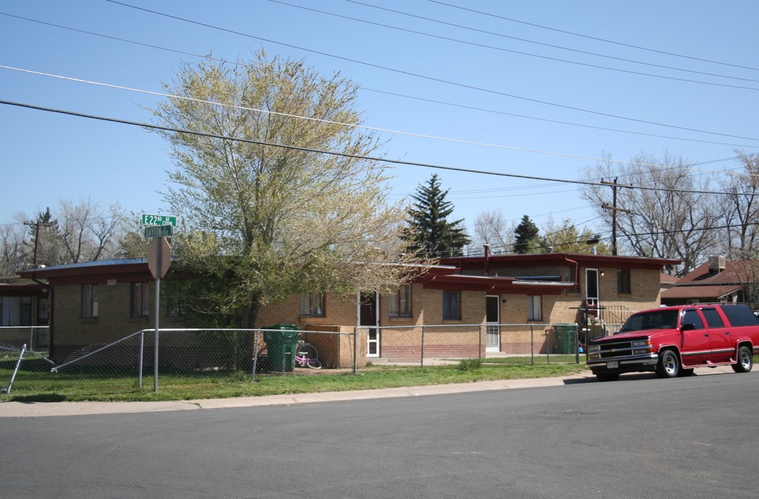 2200 Dayton St in Aurora, CO - Foto de edificio