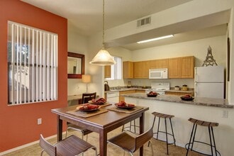 Arezzo in Phoenix, AZ - Foto de edificio - Building Photo