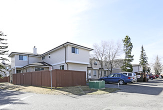 1155 Falconridge Dr NE in Calgary, AB - Building Photo - Building Photo