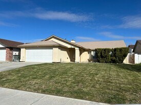 2051 Candice Ave in Rosamond, CA - Building Photo