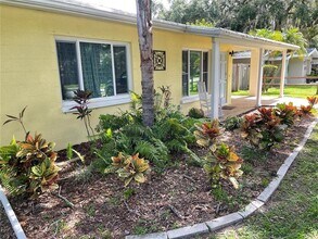2275 Hawthorne St in Sarasota, FL - Building Photo - Building Photo