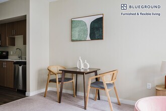 13403 Newcastle Commons Dr in Newcastle, WA - Foto de edificio - Building Photo