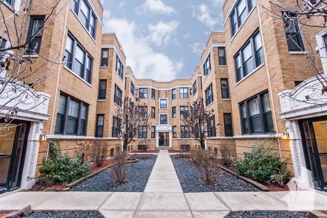 property at 719 W Barry Ave