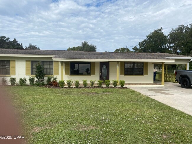 property at 137 N Lake Reedy Blvd