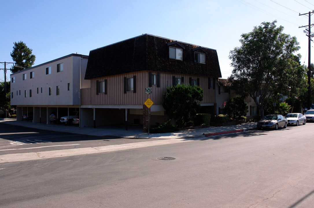 1003 E Pine Ave in El Segundo, CA - Building Photo