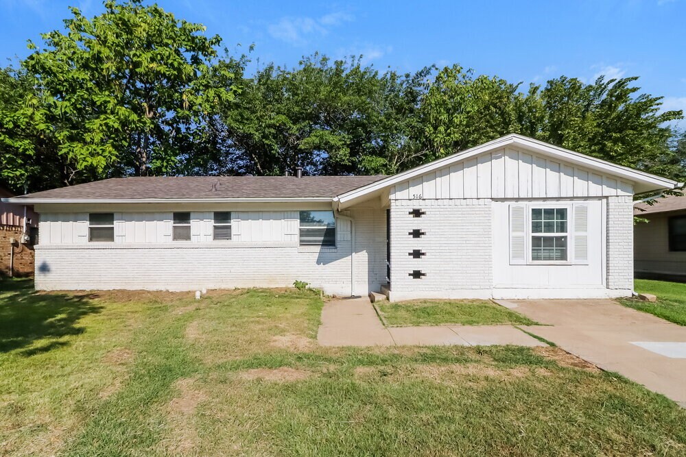 516 Elizabeth Ln in Mansfield, TX - Building Photo