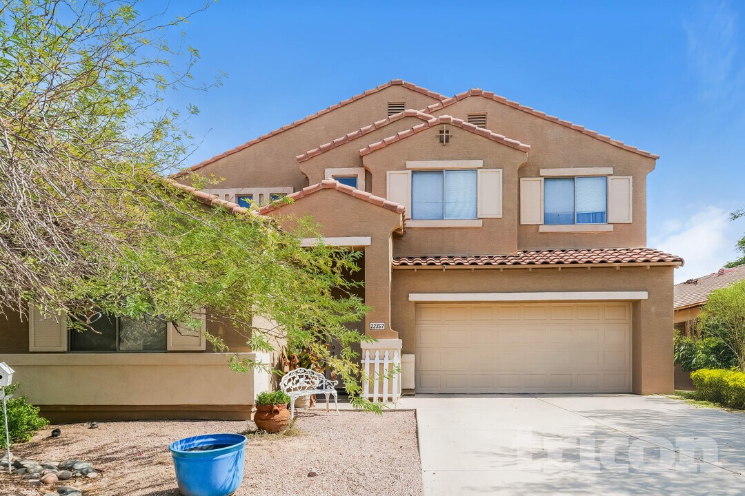22357 Van Der Veen Way in Maricopa, AZ - Foto de edificio
