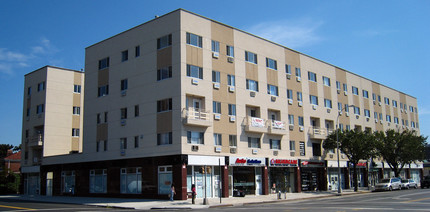 150-09 Northern Blvd in Flushing, NY - Building Photo - Building Photo